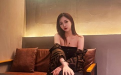 男人一边吻奶一边弄进去的视频